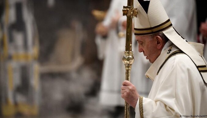 Папа римский в Рождество призвал верующих к непритязательности