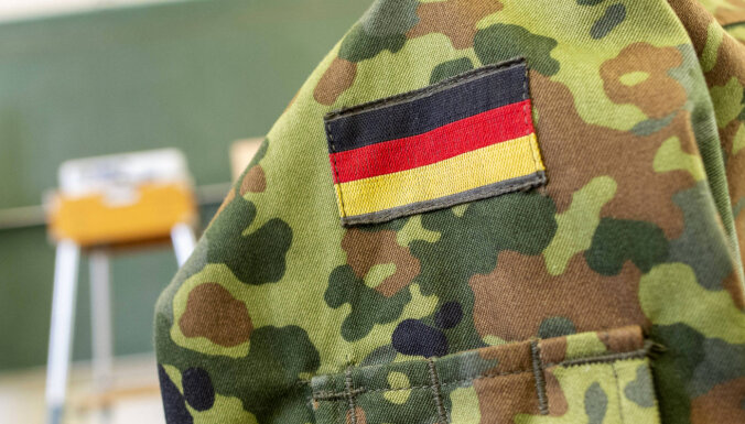 Vācijas lēmumu Ukrainai sūtīt 5000 ķiveres Kļičko dēvē par joku