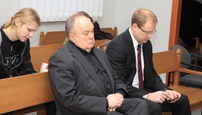 Суд освободил обвиняемых во взяточничестве бывших чиновников Рижской думы