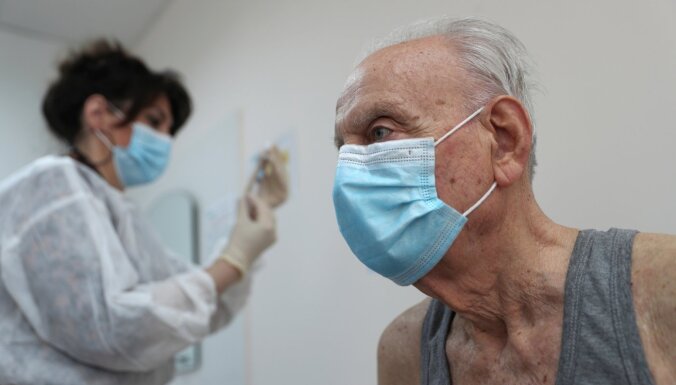 ЕС рекомендует вторую бустерную дозу вакцины против Covid-19 тем, кто старше 60 лет