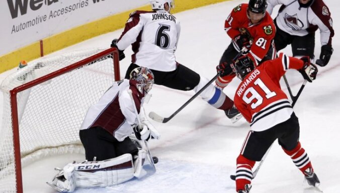 Krievu vārtsargs Varlamovs atvaira 54 metienus un paliek 'sausā' NHL mačā