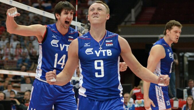 Russian players Alexey Spiridonov (front)