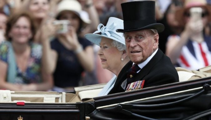 97-летний супруг королевы Елизаветы II принц Филипп попал в автомобильную аварию