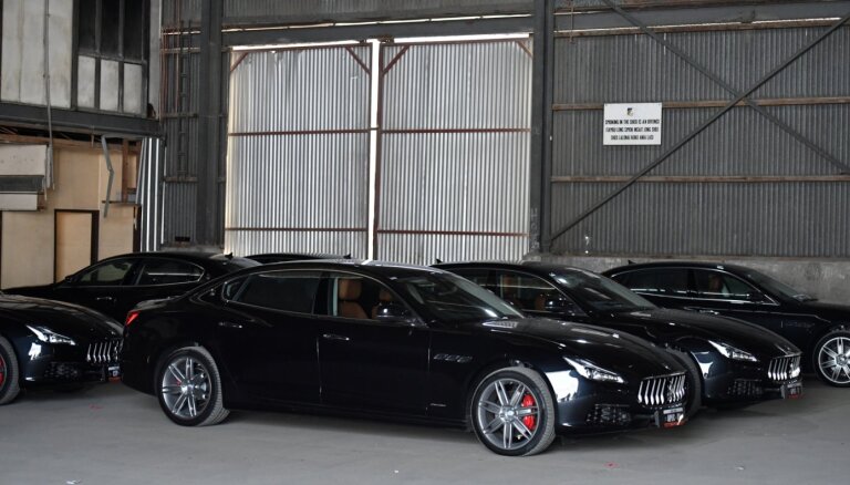 Papua-Jaungvineja spiesta ar zaudējumiem pārdot smalko 'Maserati' autoparku