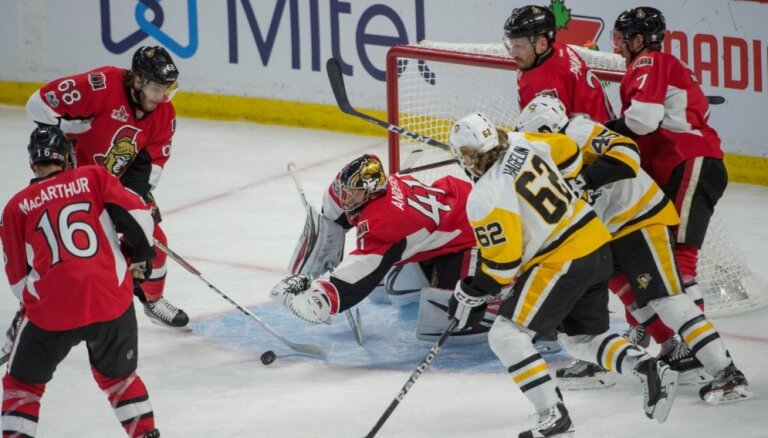 'Penguins' sērijas ceturtajā spēlē uzvar 'Senators' un panāk neizšķirtu Austrumu konferences finālā