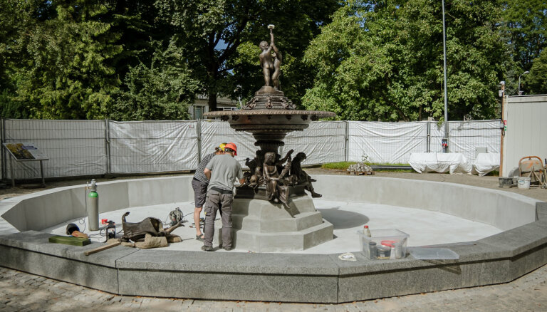 ФОТО: Почти завершилась реставрация старейшего фонтана Риги в Верманском парке