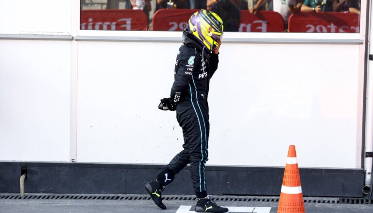 Hamiltona sāpošā mugura – 'Mercedes' problēmas aktualizē drošības aspektu