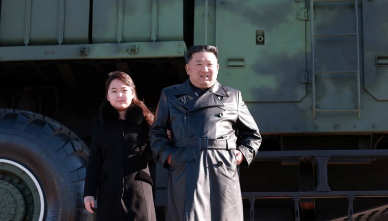 Юная дочь Ким Чен Ына все чаще появляется на людях. Готовят ли ее в преемницы?
