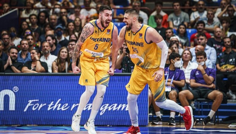 Bagatska vadītā Ukraina pārspēj Itāliju un iekļūst 'Eurobasket 2022' astotdaļfinālā