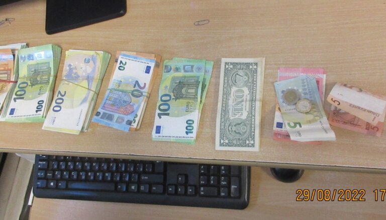 Таможенники нашли в багаже гражданина Беларуси незадекларированные 35 000 евро