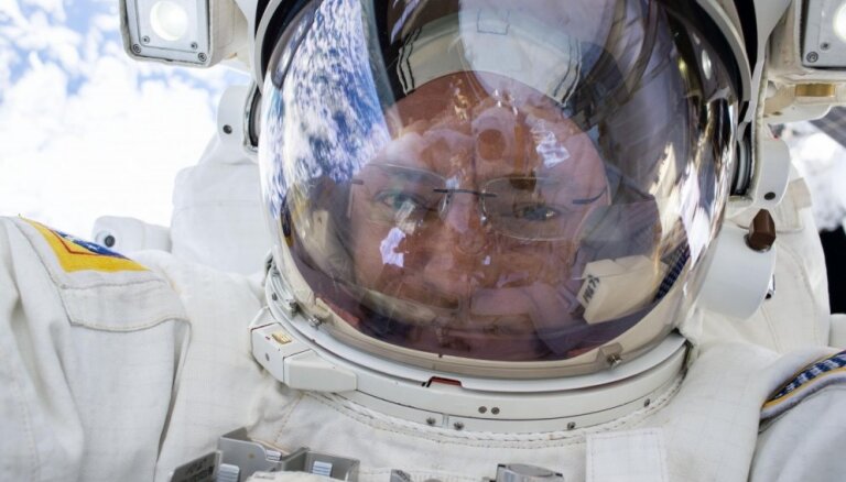 Kosmosa kovboji atgriežas no garas misijas ar brīnišķīgām fotogrāfijām