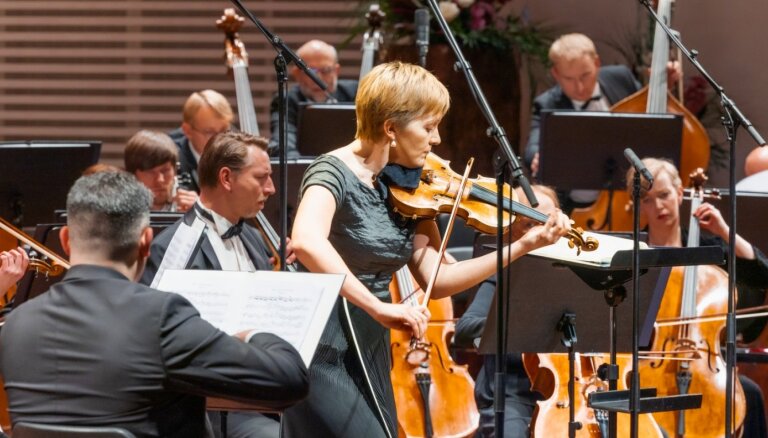 Foto: Liepājas Starptautiskajā zvaigžņu festivālā izskanējuši Sareikas un Meļņikova koncerti