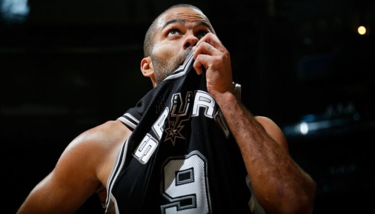 'Spurs' basketbolisti NBA čempionātā izcīna 15.uzvaru pēc kārtas
