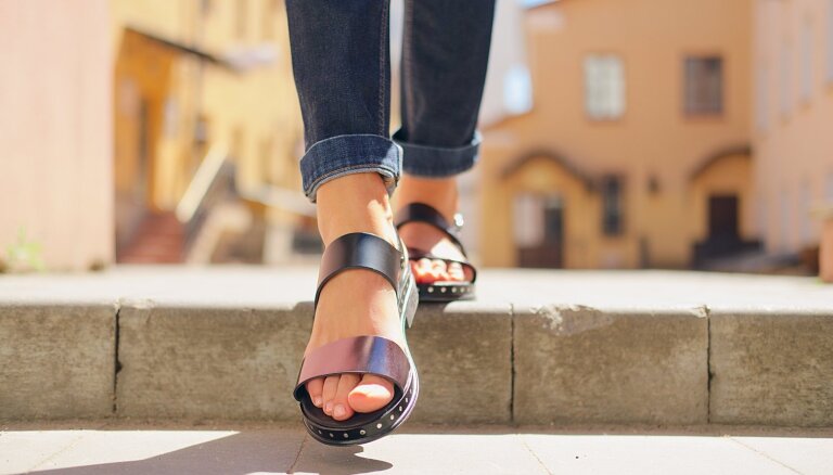 Ērti un gaumīgi: sandales, ko nēsāt visas vasaras garumā