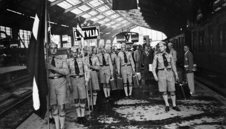 Randiņi ar vācietēm un nacistu sveicieni. Vēsturiski foto ar latviešu puikām Berlīnes olimpiādē