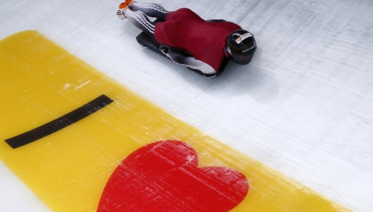 Ledus uzkarst: olimpisko sezonu iesāk bobslejisti un skeletonisti