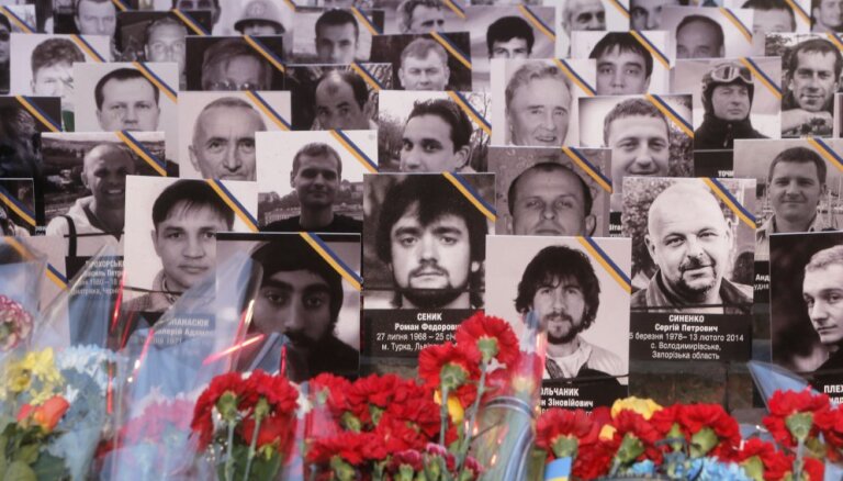 Вейонис возложил цветы в память "Небесной сотни"; Киев украшен флажками Латвии