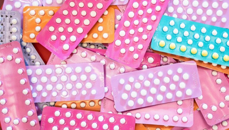Kontracepcijas tabletes – katras piektās sievietes Latvijā izsargāšanās izvēle; kopš marta pieejama inovācija