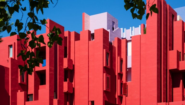 Ēka no 'Dzintara' reklāmas un citi postmodernisma arhitekta Rikardo Bofila šedevri