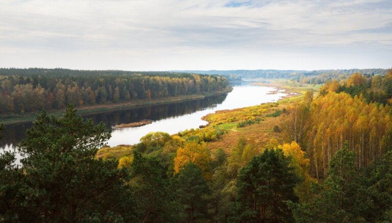 10 чудесных мест для осенних прогулок вдоль рек Латвии