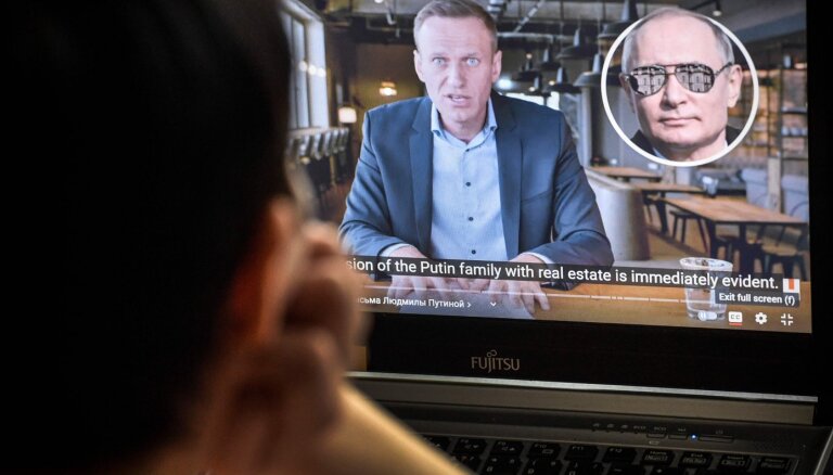Фильму "Навальный" дали "Оскар". Как отреагировали в Кремле и Офисе Зеленского