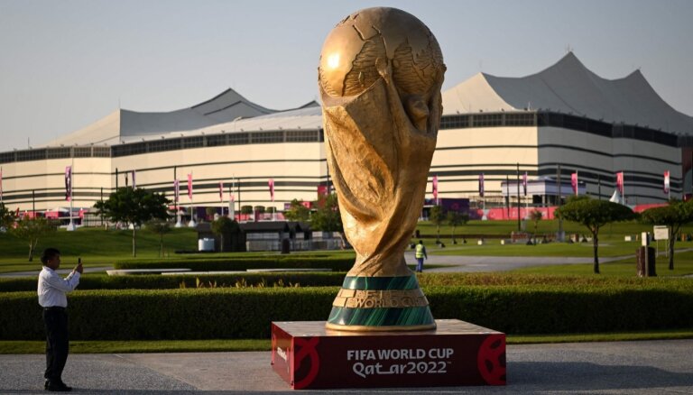Korupcija, cilvēktiesību pārkāpumi, bet visam pāri futbols – Katarā sākas grandiozais Pasaules kauss