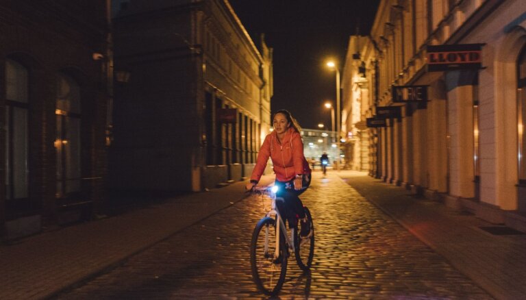 Foto: 'Nakts Velobums' noslēdz aktīvās riteņbraukšanas sezonu