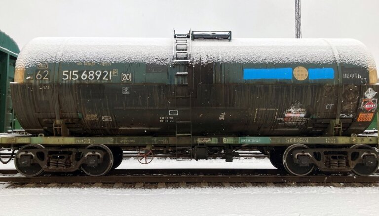 ФОТО | Следовавшие из России в Эстонию вагоны с надписью „Русский мир" пришлось срочно перекрашивать на границе