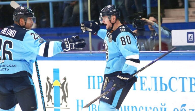 'Sibirj' hokejisti pēdējā KHL spēlē pirms pārtraukuma uzvar 'Slovan' vienību