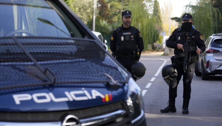 Madridē vēstuļbumbas sprādzienā viegli ievainots Ukrainas vēstniecības darbinieks
