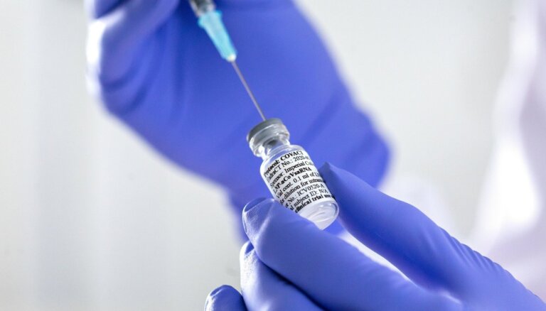 Policija izmeklē 52 kriminālprocesus par iespējamu fiktīvu vakcināciju