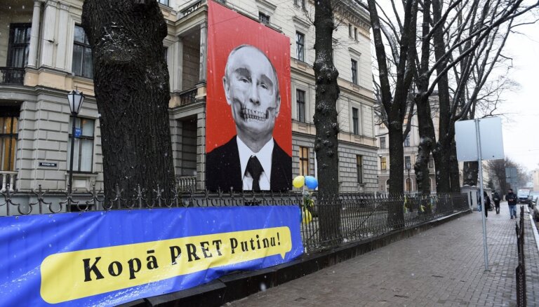 С фасада Музея медицины пропал плакат с изображением Путина