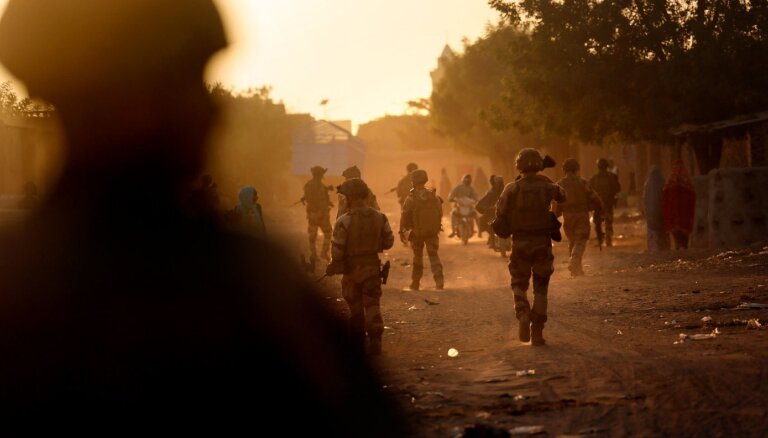 Francija apturējusi attīstības atbalstu Mali