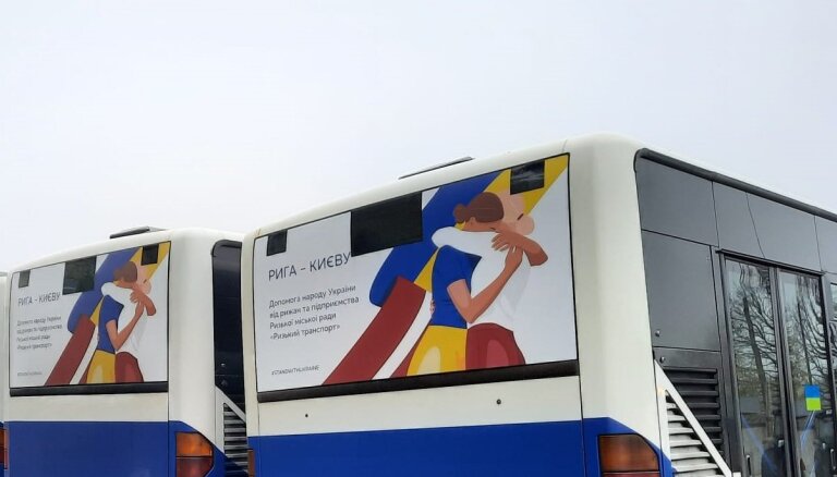В Украину отправились 11 автобусов Rīgas satiksme с гуманитарной помощью