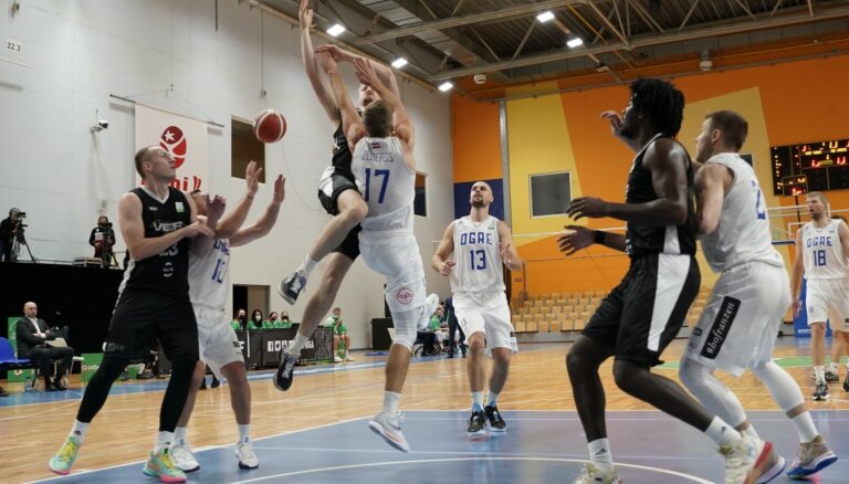 'VEF Rīga' basketbolisti svin pārliecinošu uzvaru Ogrē