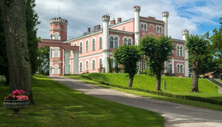 Отдохнуть вдвоем: Топ-6 самых романтичных замков и поместий Латвии