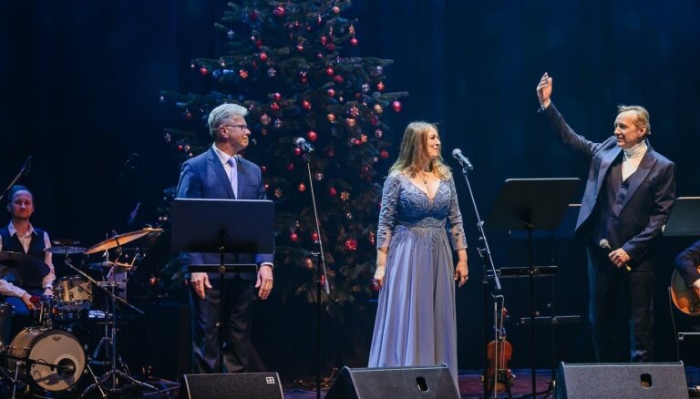 Foto: 'Lielajā dzintarā' izskanējis Ziemassvētku koncerts ar Vaici, Muktupāvelu un Rozi