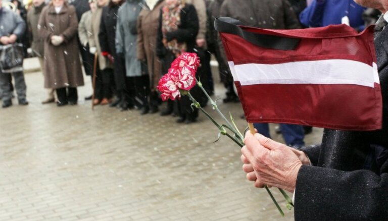 Rīko kopīgu lūgšanu par latviešu deportāciju upuriem un Baltkrievijas ciešanām