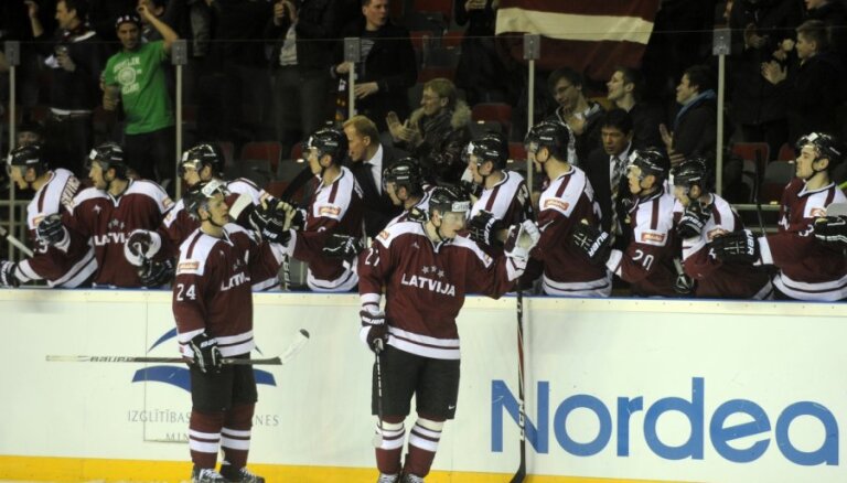 Latvijas hokeja izlase arī otrajā mačā pārspēj Dāniju