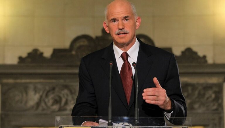 Papandreu atkāpjas no Grieķijas sociālistu partijas vadītāja amata