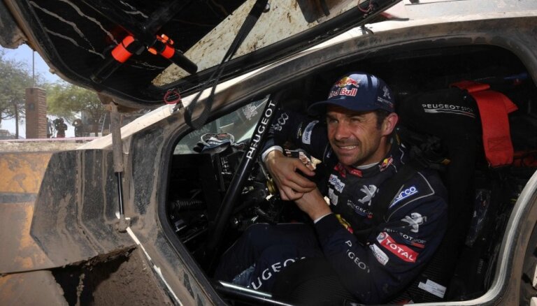 Desprē izcīna pirmo Dakaras rallija ātrumposma uzvaru, Praisam smaga avārija