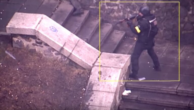Video: Kā berkutietis Abroskins šāva pa Eiromaidana dalībniekiem Kijevā