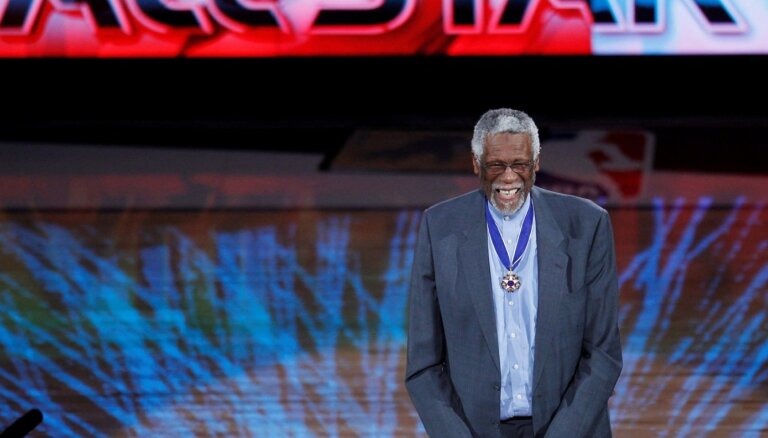 88 gadu vecumā mūžībā devies leģendārais basketbolists Bils Rasels