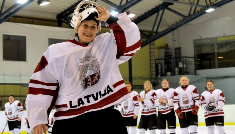 Хоккеистки сборной Латвии возвращаются в дивизион А