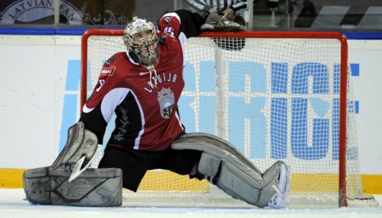 Latvijas hokeja izlases vārtus otrajā mačā pret Baltkrieviju sargās Gudļevskis
