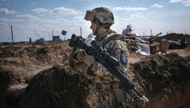 Zviedrija sūtīs uz Lielbritāniju militāros instruktorus Ukrainas karavīru apmācīšanai
