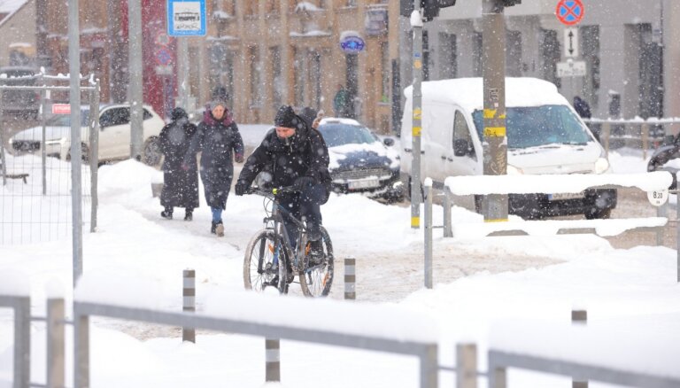 Dzeltenais brīdinājums – sestdien Latvijas lielākajā daļā stipri snigs