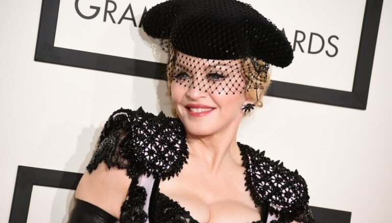 Наряды церемонии Grammy: Рианна в розовом, Мадонна — в боди и колготках