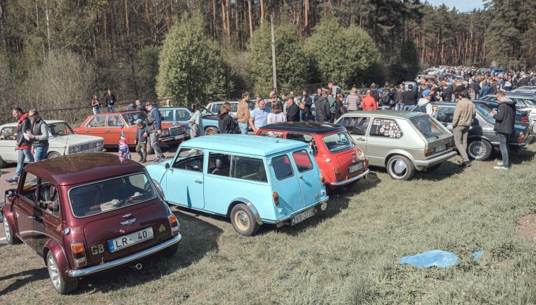 Svētdien pie Rīgas Motormuzeja varēs apskatīt 100 klasiskus auto
