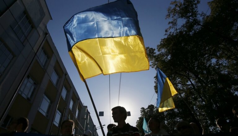 Rīgas rātsnamu un Brīvības pieminekli izgaismos Ukrainas karoga krāsās